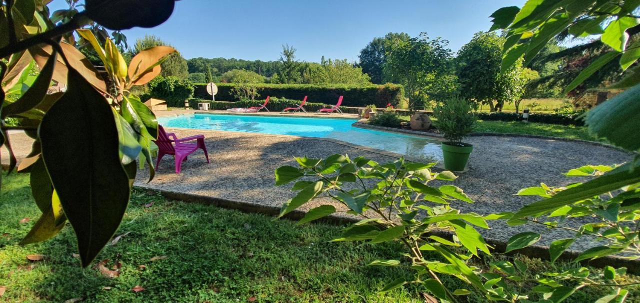 Auberge Du Relais D Auniac Hotel Bar Restaurant Piscine Anglars-Nozac Bagian luar foto